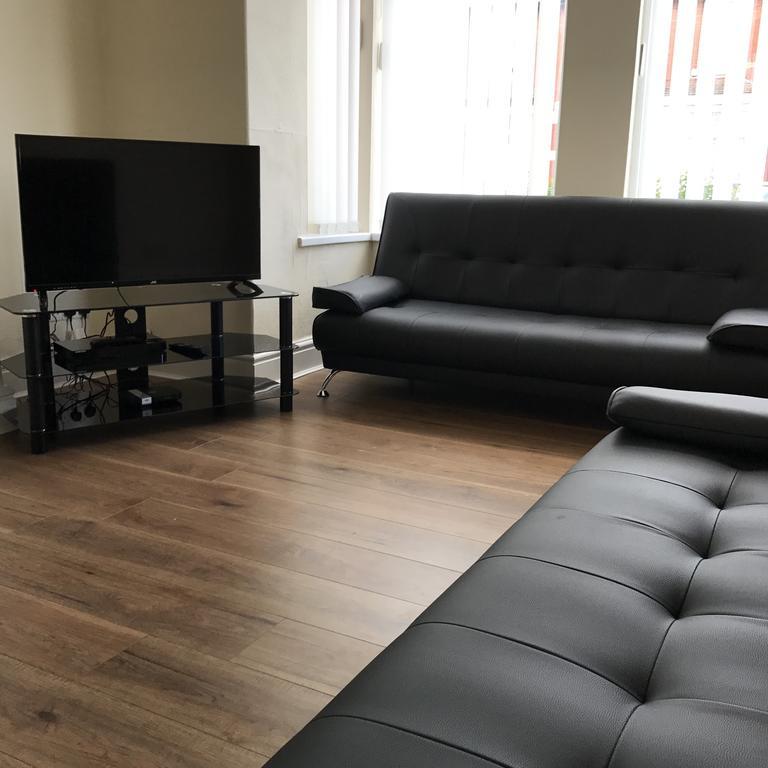 Gorton Holiday Home Blackpool Room photo